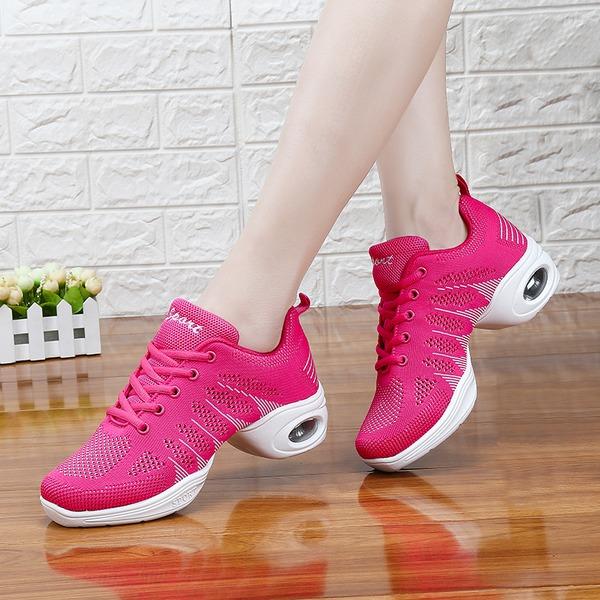 AirFlex jazz sneakers in Rose Red, worn view